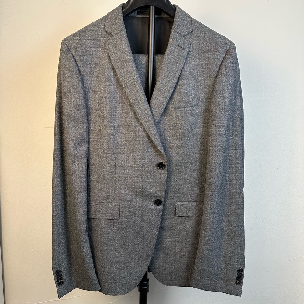 New Two-piece Hugo Boss men’s 100% wool suit